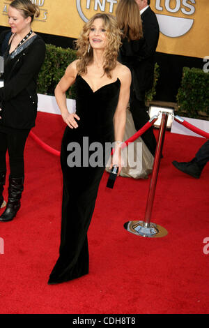 30 janvier 2011 - Hollywood, Californie, États-Unis - J14818CHW .17e édition des Screen Actors Guild Awards - Tapis Rouge.Le Shrine Auditorium, Los Angeles, CA.01/30/2011 .Kyra Sedgwick . 2011 (Crédit Image : © Clinton Wallace/Photos/ZUMAPRESS.com) Globe Banque D'Images