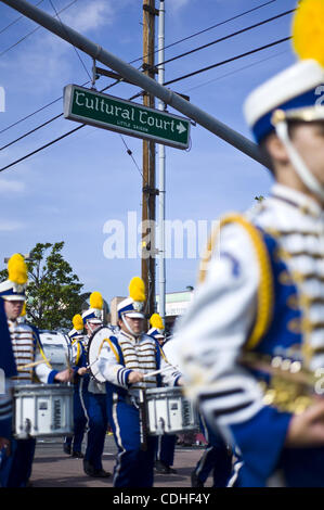 05 février, 2011 - Westminster, Californie, États-Unis - Les membres de l'établissement La Quinta High School Marching Aztèques participer au défilé de Tet sur Bolsa Avenue à Little Saigon. (Crédit Image : © Jakob Berr/ZUMAPRESS.com) Banque D'Images