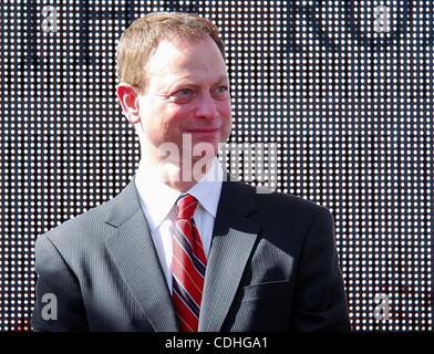 6 février 2011 - Simi Valley, Californie, États-Unis - acteur, réalisateur et musicien, Gary Sinise, parle pendant la fête d'anniversaire organisée en l'honneur de Ronald Reagan à la Bibliothèque présidentielle Ronald Reagan. Ronald Reagan, le 40e président des États-Unis, aurait eu 100 dimanche. (Crédit Banque D'Images