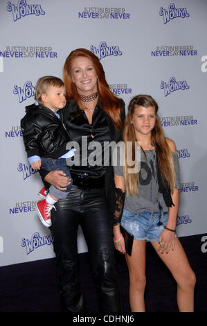 9 février 2011 - Hollywood, Californie, États-Unis - Angie Everhart lors de la première de la nouvelle animation de Paramount Pictures NE JAMAIS dire jamais, qui a eu lieu lors de la Nokia Theatre, le 8 février 2011, à Los Angeles.. 2011.K67537mge(Image Crédit : Â© Michael Germana/Globe Photos/ZUMAPRESS.com) Banque D'Images