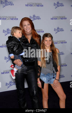 9 février 2011 - Hollywood, Californie, États-Unis - Angie Everhart lors de la première de la nouvelle animation de Paramount Pictures NE JAMAIS dire jamais, qui a eu lieu lors de la Nokia Theatre, le 8 février 2011, à Los Angeles.. 2011.K67537mge(Image Crédit : Â© Michael Germana/Globe Photos/ZUMAPRESS.com) Banque D'Images