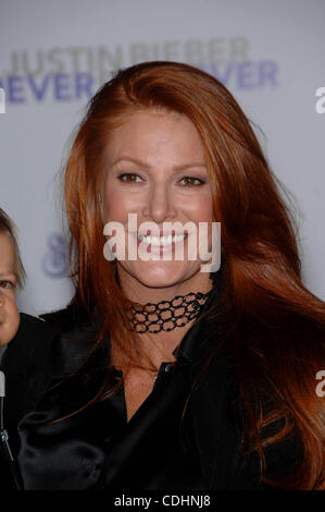 9 février 2011 - Hollywood, Californie, États-Unis - Angie Everhart lors de la première de la nouvelle animation de Paramount Pictures NE JAMAIS dire jamais, qui a eu lieu lors de la Nokia Theatre, le 8 février 2011, à Los Angeles.. 2011.K67537mge(Image Crédit : Â© Michael Germana/Globe Photos/ZUMAPRESS.com) Banque D'Images