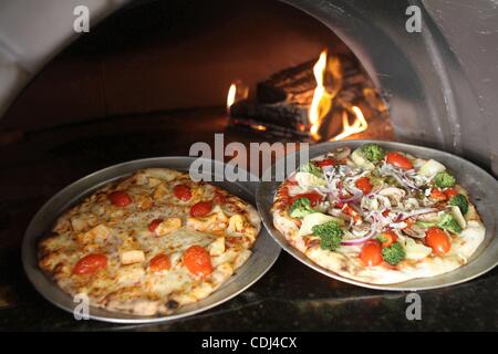 16 févr. 2011 - Manhattan, New York, États-Unis - Brique Four pizzas à prendre & manger Restaurant situé au coin de Broadway 4179 177e rue à Manhattan. (Crédit Image : © Lombard/ZUMAPRESS.com) Mariela Banque D'Images