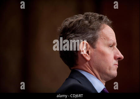 17 févr. 2011 - Washington, District of Columbia, États-Unis - le secrétaire au Trésor Timothy Geithner témoigne lors d'une audience du Comité du budget du Sénat sur le budget du président de l'AF2012 et propositions de recettes. (Crédit Image : ©/ZUMAPRESS.com) Marovich Pete Banque D'Images