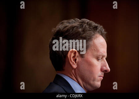 17 févr. 2011 - Washington, District of Columbia, États-Unis - le secrétaire au Trésor Timothy Geithner témoigne lors d'une audience du Comité du budget du Sénat sur le budget du président de l'AF2012 et propositions de recettes. (Crédit Image : ©/ZUMAPRESS.com) Marovich Pete Banque D'Images