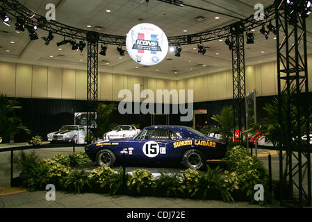 17 février 2011 - Toronto, Ontario, Canada - Le Camero afficher au Salon International de l'automobile journée des médias au Metro Convention Centre de Toronto. (Crédit Image : © Steve Southcreek Dormer/global/ZUMAPRESS.com) Banque D'Images