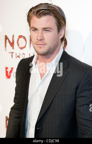 22 févr. 2011 - Santa Monica, Californie, États-Unis - l'acteur australien Chris Hemsworth arrive à la Nomad Deux Los Angeles premier gala à 59 Studios Pier Ouest. (Crédit Image : © Brandon Parry/global/ZUMAPRESS.com) Southcreek Banque D'Images