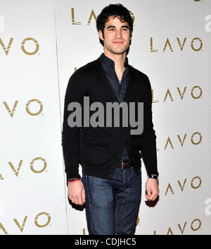 Feb 26, 2011 - Las Vegas, Nevada, USA - l'Acteur DARREN CRISS arrive pour fêter son anniversaire à la boîte de nuit LAVO au Palazzo, le 26 février 2011 à Las Vegas, Nevada. Criss tourné 24 le 5 février. (Crédit Image : © David Becker/ZUMAPRESS.com) Banque D'Images