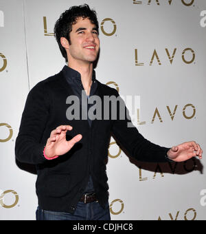 Feb 26, 2011 - Las Vegas, Nevada, USA - l'Acteur DARREN CRISS arrive pour fêter son anniversaire à la boîte de nuit LAVO au Palazzo, le 26 février 2011 à Las Vegas, Nevada. Criss tourné 24 le 5 février. (Crédit Image : © David Becker/ZUMAPRESS.com) Banque D'Images