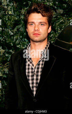 Le 26 février 2011 - Hollywood, Californie, États-Unis - SEBASTIAN STAN.QVC Style Tapis Rouge Partie.à l'hôtel des 4 saisons.Los Angeles, CA.25 février 2011. 2011.K67689Crédit : Image RHARV(Â© Roger Harvey/Photos/ZUMAPRESS.com) Globe Banque D'Images