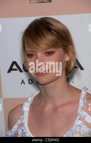 Le 26 février 2011 - Hollywood, Californie, États-Unis - Mia Wasikowska au cours de la 2011 Film Independent Spirit Awards qui a eu lieu le 26 février 2011, sur la plage, à Santa Monica, en Californie.. 2011.K67695MGE(Credit Image : © Michael Germana/Globe Photos/ZUMAPRESS.com) Banque D'Images