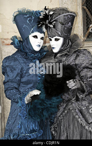 Mar. 1, 2011 - Venise, États-Unis - Costume caractères pendant le Carnaval de Venise 2011 à Venise, Italie. Cette année, le festival carnaval a lieu du 26 février au 8 mars. (Crédit Image : © Amy Harris/ZUMAPRESS.com) Banque D'Images