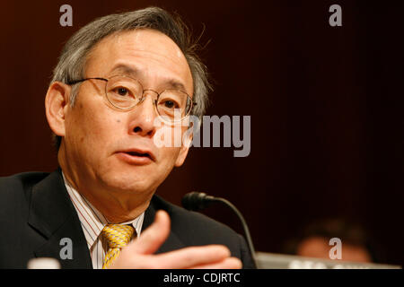 Mar. 2, 2011 - Washington, D.C., États-Unis - Secrétaire de l'Énergie, Steven Chu témoigne devant le Comité du budget du Sénat sur l'audience du président de l'AF2012 demande de budget pour le Département de l'énergie. (Crédit Image : © James Berglie/ZUMAPRESS.com) Banque D'Images