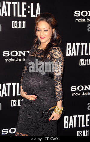 Mar. 8, 2011 - Los Angeles, Californie, États-Unis - Tia Mowry assistant à la première de Los Angeles '' Battle : Los Angeles'' qui a eu lieu au Regency Village Theatre à Westwood, en Californie le 08/03/11. 2011.K67767LONG.(Image Crédit : © D. Long/Globe Photos/ZUMAPRESS.com) Banque D'Images