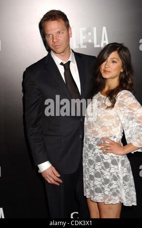 8 mars 2011 - Hollywood, Californie, États-Unis - JIM PARRACK & FEMME.Le Los Angeles Première de '' Battle : Los Angeles'' qui a eu lieu au Regency Village Theatre à Westwood, Californie Le 03-08-2011. 2011.I15663PR.(Image Crédit : © Phil Roach/Photos/ZUMAPRESS.com) Globe Banque D'Images