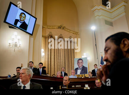 Mar. 10, 2011 - Washington, District of Columbia, États-Unis - Les membres de la Chambre de la Sécurité intérieure a écouter le témoignage de Melvin Bledsoe comme il parle de comment son fils Carlos a été radicalisés par des extrémistes musulmans dans les mosquées de la région de Nashville, Tennessee. Carlos a changé son nom à Abdulhakim Banque D'Images