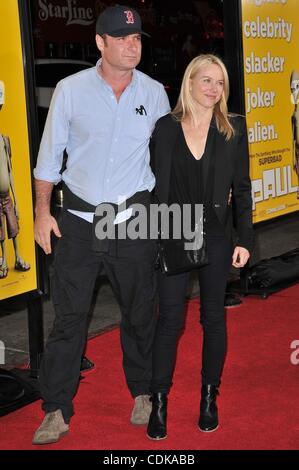 Mar 14, 2011 - Los Angeles, Californie, USA - l'Acteur Liev Schreiber, l'actrice Naomi Watts au 'Paul' Hollywood Premiere tenue au Grauman's Chinese Theatre, à Hollywood. (Crédit Image : © Jeff Frank/ZUMAPRESS.com) Banque D'Images