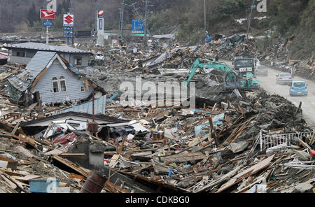 Mar. 15, 2011 - Miyako, le Japon - maisons effondrées à Miyako city Iwate, Japon. Tremblement de terre de magnitude 9,0 a frappé le nord du Japon. Plusieurs dizaines de milliers de personnes sont toujours portées disparues. (Crédit Image : © Koichi Kamoshida/Jana Press/ZUMAPRESS.com) Banque D'Images