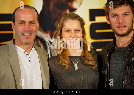 Réalisateur Daniel John 'D.J." Caruso, l'actrice Teresa Palmer et l'Acteur Alex Pettyfer assister à la Madrid Photocall de "Je suis le numéro quatre' (soya el numero 4) de Santo Mauro Hotel à Madrid, Espagne Banque D'Images