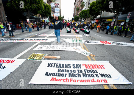 19 mars 2011 - Hollywood, Californie, États-Unis - Des milliers d'assister à un rassemblement anti-guerre organisée par une coalition de groupes progressistes de la région plus grande de Los Angeles. Banque D'Images