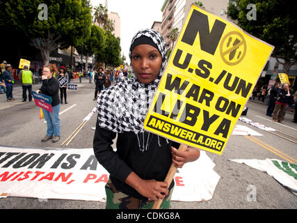 19 mars 2011 - Hollywood, Californie, États-Unis - Des milliers d'assister à un rassemblement anti-guerre organisée par une coalition de groupes progressistes de la région plus grande de Los Angeles. Banque D'Images