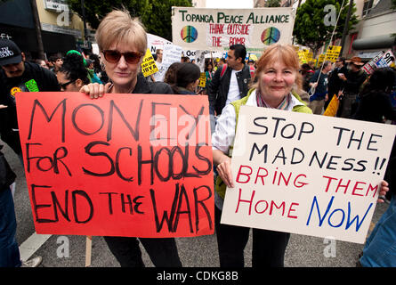 19 mars 2011 - Hollywood, Californie, États-Unis - Des milliers d'assister à un rassemblement anti-guerre organisée par une coalition de groupes progressistes de la région plus grande de Los Angeles. Banque D'Images