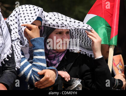 Des étudiants palestiniens et partisans du Fatah qui fidèles au Président palestinien Mahmoud Abbas de prendre part à l'élection du conseil étudiant de l'Université de Birzeit à la campagne de l'Université de Birzeit, dans la ville de Ramallah, en Cisjordanie le 29 mars 2011. Photo par Issam Rimawi Banque D'Images