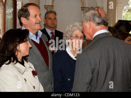 Mar 29, 2011 - Sintra, Portugal - LE PRINCE CHARLES, le Prince de Galles, chat avec roi portugais Dom Duarte de Bragança et sa femme Isabel HEREDIA à Monserrate Park. Le Prince Charles et son épouse Camilla Parker Bowles sont au Portugal pour une visite officielle de 2 jours. (Crédit Image : &# 169 ; Paul Cordeiro/Z Banque D'Images