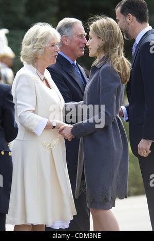 30 mars 2011 - Madrid, Madrid, Espagne - Camilla, Duchesse de Cornouailles, le Prince Charles, prince de Galles, la Princesse Letizia, salue la Princesse des Asturies et le Prince Felipe, Prince des Asturies au Palacio del Pardo sur le premier jour d'une visite de trois jours en Espagne le 30 mars 2011 à Madrid, Espagne. Camilla, Duch Banque D'Images