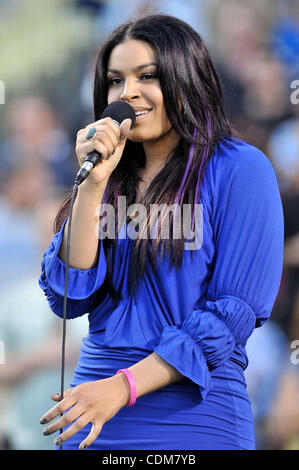 1 avril, 2011 Los Angeles, Californie, États-Unis - l'ancien champion American Idol Jordin Sparks chante l'hymne national au cours de la Major League Baseball match entre les Giants de San Francisco et Les Dodgers de Los Angeles au Dodger Stadium à Los Angeles. Les Dodgers défait les géants, 4-3. (Crédit de droit Banque D'Images