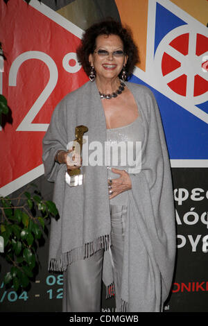 7 avril 2011 - Athènes, Grèce - Claudia Cardinale a été décerné pour sa contribution au cinéma, à la 12ème Festival du Film Francophone à Athènes. (Crédit Image : © Vafeiadakis ZUMAPRESS.com) Aristidis/ Banque D'Images