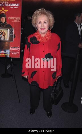 Avril 13, 2011 - Hollywood, Californie, États-Unis - Los Angeles première de ''l'exportation de Raymond'' du Landmark Theatre de Los Angeles, CA 2011 4/13/11 2011..DORIS ROBERTS(Image Crédit : Â© Scott Kirkland/Globe Photos/ZUMAPRESS.com) Banque D'Images