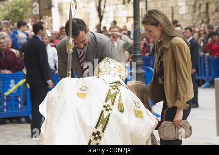 24 avril 2011 - Palma de Majorque, Espagne - Espagnol Reine Sofia, le Prince Felipe d'Espagne, LA PRINCESSE LETIZIA d'Espagne, LA PRINCESSE LEONOR, PRINCESS SOFIA, LA PRINCESSE CRISTINA et la princesse Elena assister à la messe de Pâques à la cathédrale de Palma de Majorque. (Crédit Image : ©/ZUMAPRESS.com) Gegundez José P. Banque D'Images