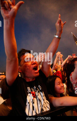 Mai 08, 2011 - Beijing, Chine - les membres de l'auditoire watch band Beijing gratuitement les oiseaux jouer au Festival de musique de midi à Century Park. (Crédit Image : © Breningstall ZUMAPRESS.com)/Jeremy Banque D'Images