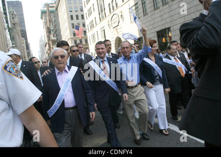 5 juin 2011 - New York, New York, États-Unis - Hommage à Israël Day Parade. Marcheurs marcher jusqu'au 5 janvier. avenue à Manhattan à'Â© - Photos 6 / 5 / 11 . Le maire Mike Bloomberg - le président du conseil de ville Christine Quinn(Cre Banque D'Images