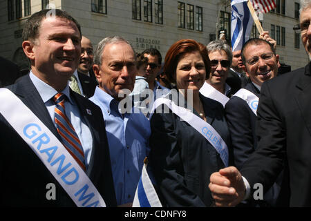 5 juin 2011 - New York, New York, États-Unis - Hommage à Israël Day Parade. Marcheurs marcher jusqu'au 5 janvier. avenue à Manhattan à'Â© - Photos 6 / 5 / 11 . Le maire Mike Bloomberg - Christine Quinn(Image Crédit : Â© Bruce C Banque D'Images