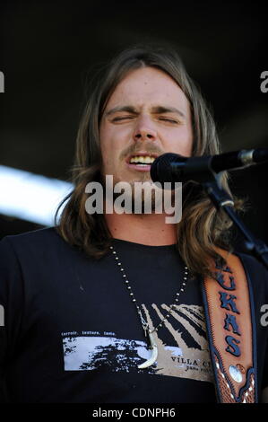 L'artiste de musique country et fils de Willie Nelson, Lukas Nelson a joué un concert live pendant une partie de l'Willie Nelson's Country Throwdown événement au Saloon à Pozo Pozo,CA. le 25 juin 2011.(Image Crédit : © John Pyle/Cal/ZUMAPRESS.com) Media Sport Banque D'Images