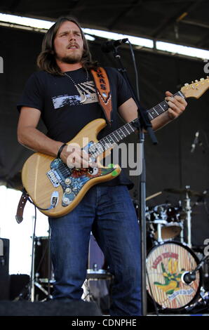 L'artiste de musique country et fils de Willie Nelson, Lukas Nelson a joué un concert live pendant une partie de l'Willie Nelson's Country Throwdown événement au Saloon à Pozo Pozo,CA. le 25 juin 2011.(Image Crédit : © John Pyle/Cal/ZUMAPRESS.com) Media Sport Banque D'Images