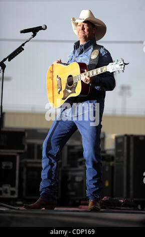 Tracy Lawrence a fait un concert live au Santa Barbara County Fair à Santa Maria, CA. le 13 juillet 2011.(Image Crédit : © John Pyle/Cal/ZUMAPRESS.com) Media Sport Banque D'Images