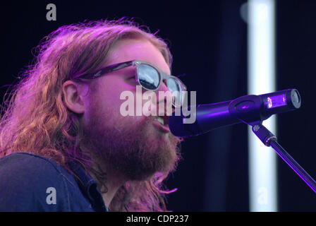 16 juillet 2011 - Vancouver, Colombie-Britannique, Canada - EWAN CURRIE du groupe rock canadien THE Sheepdogs effectuer dans le parc Stanley à Vancouver, Colombie-Britannique, Canada. Le concert fait partie des célébrations du 100e anniversaire de Parcs Canada, qui ont lieu partout au Canada. (Crédit Image : &# 169 ; Sergei Bachlakov/ZUMAPRE Banque D'Images