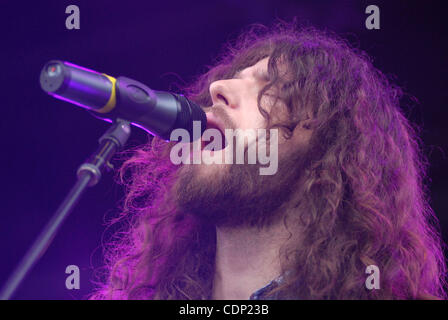 16 juillet 2011 - Vancouver, Colombie-Britannique, Canada - RYAN GULLEN du groupe rock canadien THE Sheepdogs effectuer dans le parc Stanley à Vancouver, Colombie-Britannique, Canada. Le concert fait partie des célébrations du 100e anniversaire de Parcs Canada, qui ont lieu partout au Canada. (Crédit Image : &# 169 ; Sergei Bachlakov/ZUMAPRE Banque D'Images