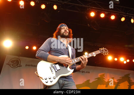 16 juillet 2011 - Vancouver, Colombie-Britannique, Canada - LEOT HANSON du groupe rock canadien THE Sheepdogs effectuer dans le parc Stanley à Vancouver, Colombie-Britannique, Canada. Le concert fait partie des célébrations du 100e anniversaire de Parcs Canada, qui ont lieu partout au Canada. (Crédit Image : &# 169 ; Sergei Bachlakov/ZUMAPRE Banque D'Images