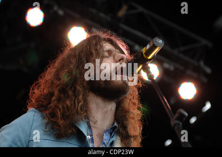 16 juillet 2011 - Vancouver, Colombie-Britannique, Canada - RYAN GULLEN du groupe rock canadien THE Sheepdogs effectuer dans le parc Stanley à Vancouver, Colombie-Britannique, Canada. Le concert fait partie des célébrations du 100e anniversaire de Parcs Canada, qui ont lieu partout au Canada. (Crédit Image : &# 169 ; Sergei Bachlakov/ZUMAPRE Banque D'Images