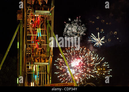 20 juillet 2011 - Big Sur, CA, USA - Le comté d'juste a donné au monde un grand spectacle avec Fireworks et Grande Roue ride pendant c'est 10 jours à Turlock, CA. Marty Bicek/Zuma Press (crédit Image : © Marty Bicek/ZUMAPRESS.com) Banque D'Images