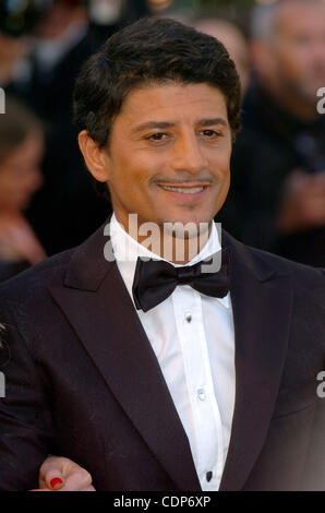 15 mai 2011 - Cannes, France - DIT TAGHMAOUI assiste à l 'artiste' Premiere au Palais des Festivals durant le 64ème Festival de Cannes. (Crédit Image : © Injimbert ZUMAPRESS.com)/Frederic Banque D'Images