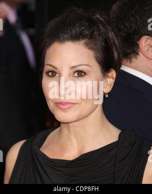 17 avril 2011 - New York, New York, États-Unis - l'actrice Gina Gershon assiste à la première de New York de "l'eau pour les éléphants" tenu à la Ziegfeld Theatre. (Crédit Image : © Kaszerman ZUMAPRESS.com)/Nancy Banque D'Images