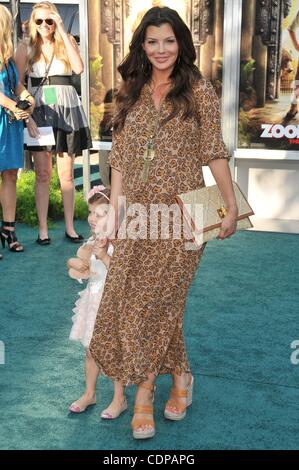 Jul 06, 2011 - Los Angeles, Californie, USA - actrice Ali Landry à l 'Zoo' Première mondiale qui a eu lieu au Regency Village Theatre, Westwood, Los Angeles. (Crédit Image : © Jeff Frank/ZUMAPRESS.com) Banque D'Images