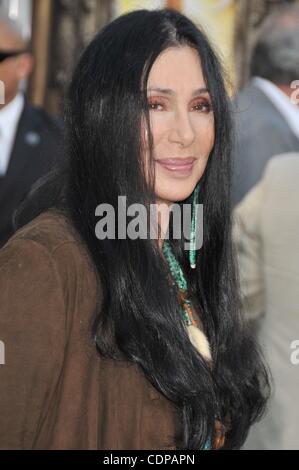 Jul 06, 2011 - Los Angeles, Californie, USA - Chanteur/Actrice CHER au "Zookeeper" Première mondiale qui a eu lieu au Regency Village Theatre, Westwood, Los Angeles. (Crédit Image : © Jeff Frank/ZUMAPRESS.com) Banque D'Images