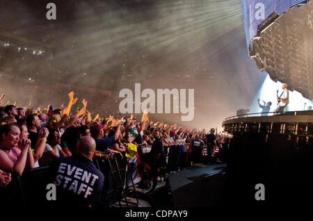 20 juillet 2009 - East Rutherford, New Jersey, États-Unis - le chanteur Bono du groupe U2 effectue vivre comme leurs 360 Tour fait une halte à la New Meadowlands Stadium situé à East Brunswick, New Jersey..(Image Crédit : © Brooke Ismach/ZUMA Press) Banque D'Images