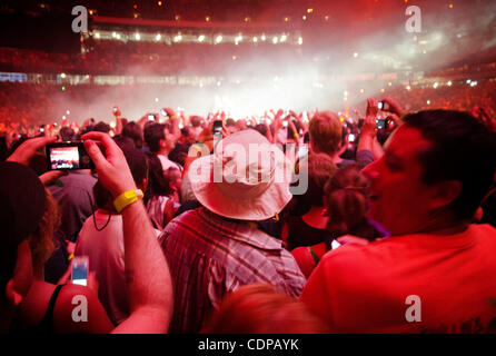 20 juillet 2009 - East Rutherford, New Jersey, USA - foule de fans comme U2 effectue vivre comme leurs 360 Tour fait une halte à la New Meadowlands Stadium situé à East Brunswick, New Jersey..(Image Crédit : © Brooke Ismach/ZUMA Press) Banque D'Images